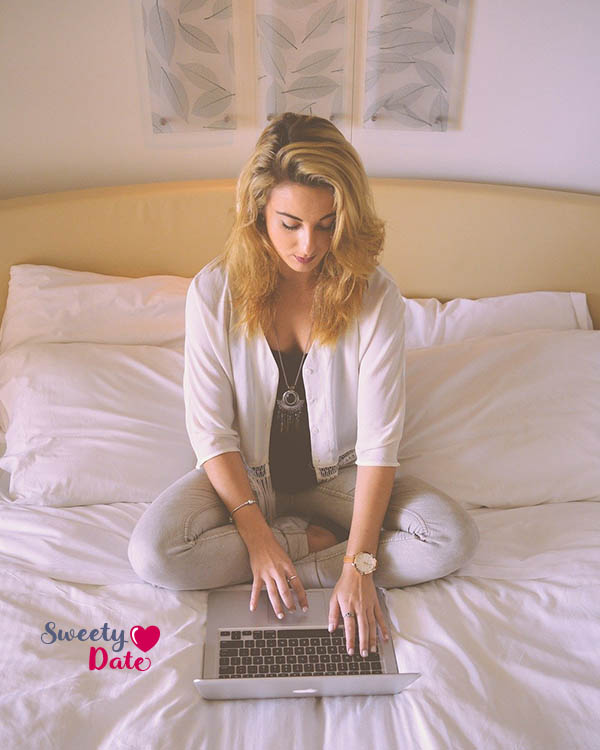 start a conversation online